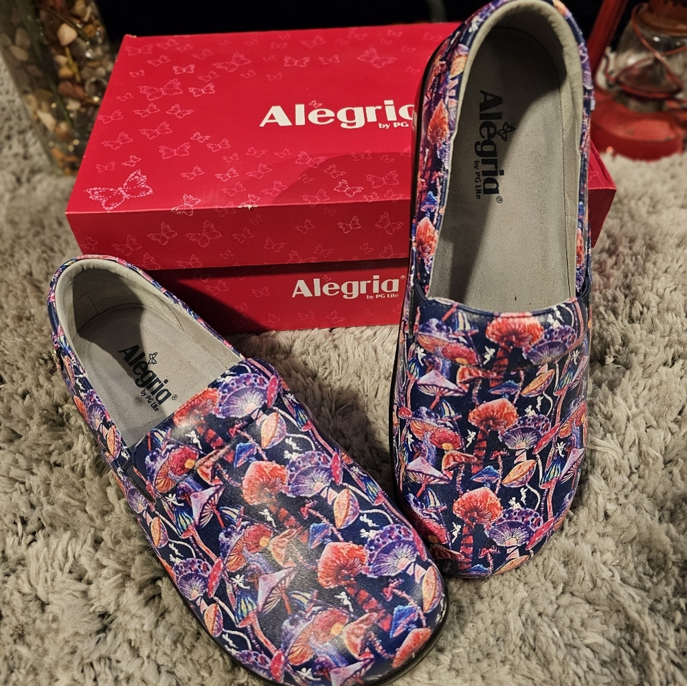 Mushroom Print Alegria Nursing Shoes - Picture 1 of 5